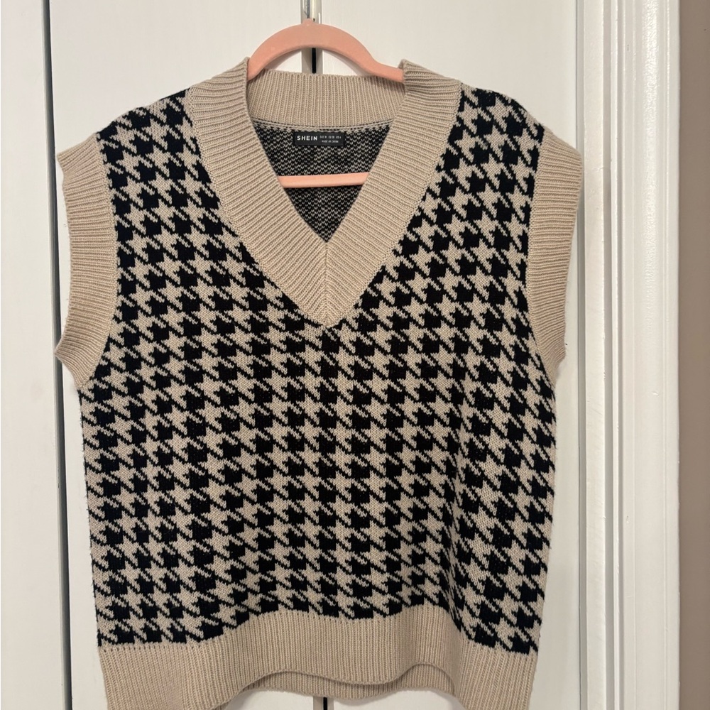 SHEIN Beige and Black Houndstooth V-Neck Sweater Vest